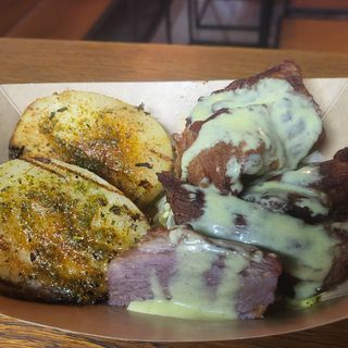 Телешки врат с печен картоф (400г)