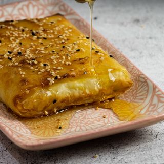 Сирене в кори за баница 