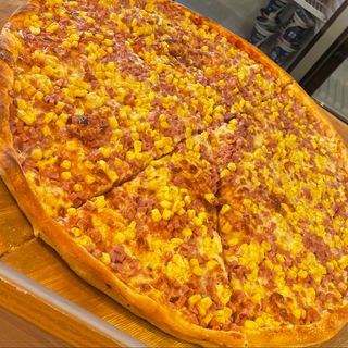 Пица шунка и царевица (1200г) + 2 кока-кола пвц (500мл.)