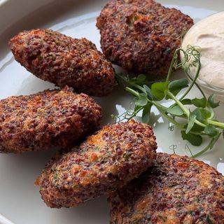 Кюфтенца от червена киноа (200г)