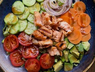 Боул салата Грин със сьомга терияки  (300г)