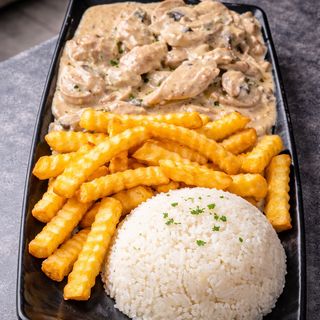 ПИЛЕ СЪС СМЕТАНОВО-ГЪБЕН СОС