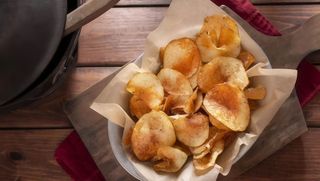 Домашен картофен чипс