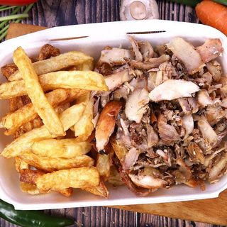 Порция картофи с месо от дюнера