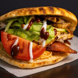 Сандвич с бекон и пилешко месо