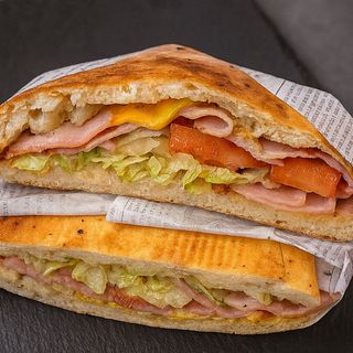 Тост с бекон и чедър