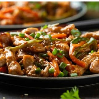 52. Свинско "Юсян" с люто-кисел сос и зеленчуци