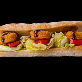 Чабата с веган крокети, майонеза и пресни зеленчуци