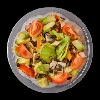 Салата с киноа, авокадо и пиле (240г)