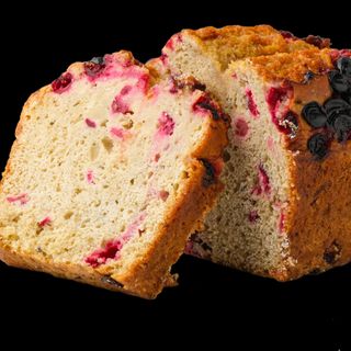 Кекс с лимон и червена боровинка