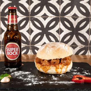 Cebolada sandwich (330g) with portuguese beer 