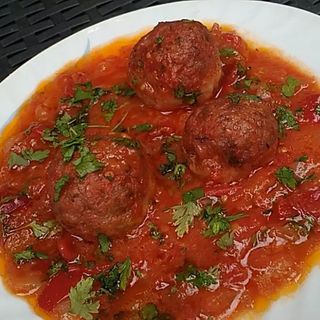 Кюфтета с доматен сос