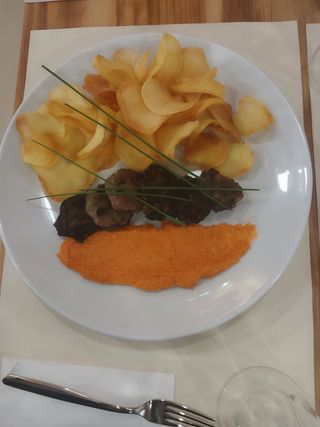 Телешки кюфтенца  Блек Ангъс със сос Ромеско  (350г)