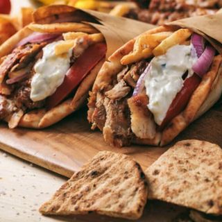 2бр пилешки гирос + 2бр айран 500мл