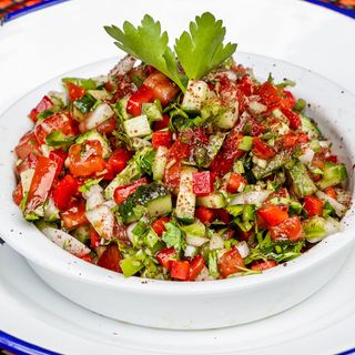 Пъстрата салата на Меци (300г)