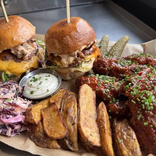 WINGS&BURGER BOX 4 TWO