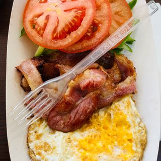 Брънч порция с бекон (500г)