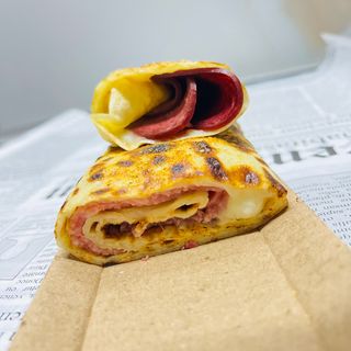 Палачинка с Луканка и Кашкавал (38см)