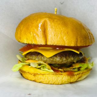 Мексикански Бургер (400г) пържени картофки (100г)