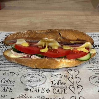 Свеж сандвич с италиански колбас пеперони и кашкавал (350гр)