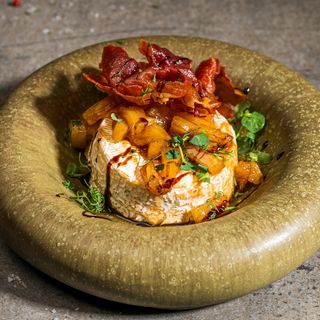 Бри с чипс от прошуто крудо 220г