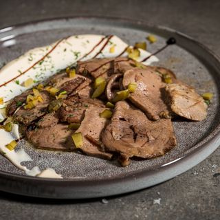 Телешки език с йогурд крем 220г