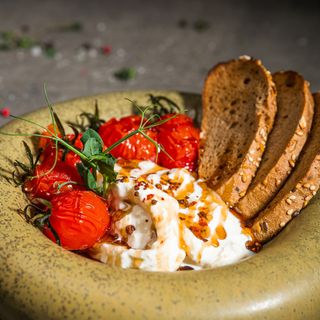 Страчатела с печен чери домати 250г