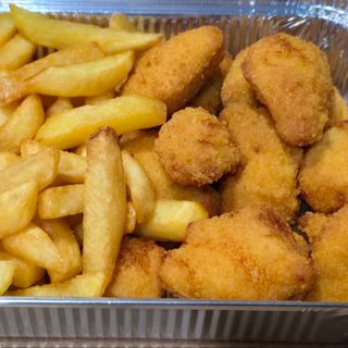 Порция Пилешки Хапки с картофки и сос (500г)