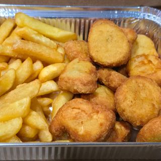 Порция Пикантни Пилешки Хапки с картофки и сос (500г)