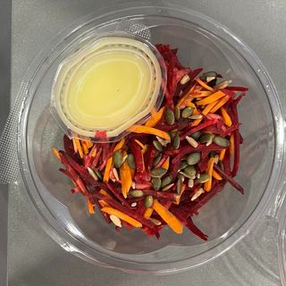 Салата цвекло, моркови, ряпа и ябълки