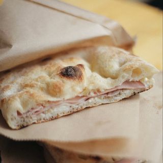 ФОКАЧА КРУДО И МОЦАРЕЛА