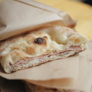 ФОКАЧА СПЕК И МАСКАРПОНЕ