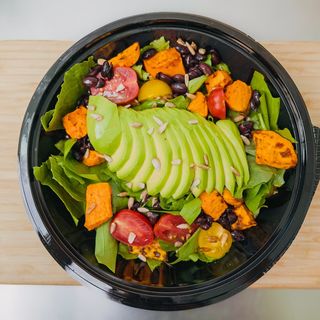 Салата със спанак и авокадо (280г)