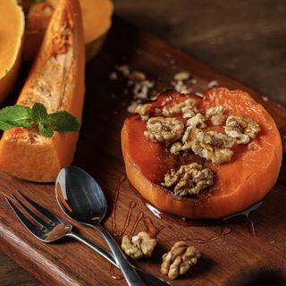 Печена тиква с мед и орехи (400г)