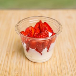 Маскарпоне с ягоди (180г)