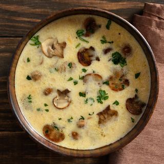 Пилешка супа със сметана и гъби Портобело