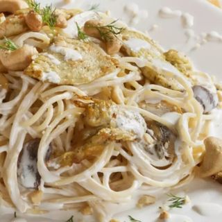 Спагети с пиле и гъби