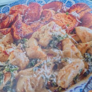 Пил филе със спанак и пържени картофи