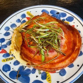 Хрупкаво поркета с крем от родопски картофи печен сос  380г