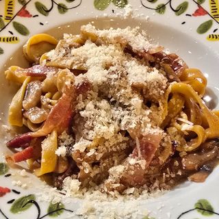 Талиатели с гуанчале, манатарки и пекорино 350г