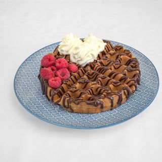 Гофрета със Сметана, Малини и Нутела