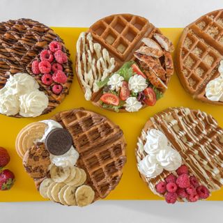 Гофрета със Сметана, Банан, Шоколад и Киндер Буено