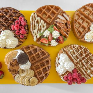 Гофрета със Сметана, Шоколад, Ягоди и Маршмелоу