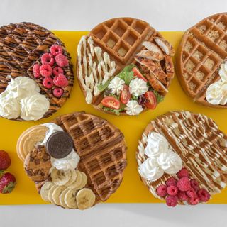 Гофрета със Сметана, Бял Шоколад, Ягоди и Киви