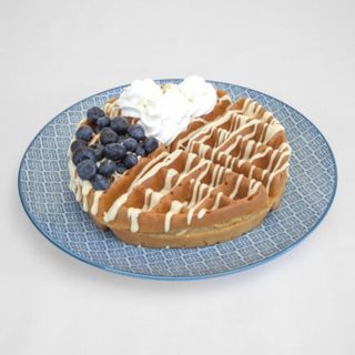 Гофрета със Сметана, Бял Шоколад и Боровинки