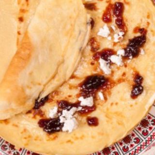 Палачинка със сирене и сладко