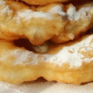 Мекици с пудра захар