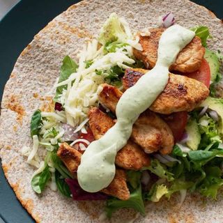 Тортила с Авокадо,спанак и Пил.месо