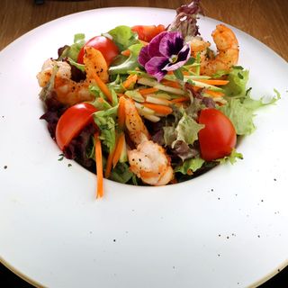 САЛАТА СЪС СОТИРАНИ ТИГРОВИ СКАРИДИ (350гр)