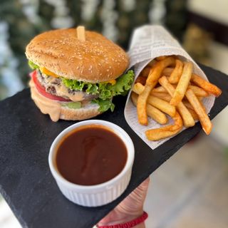 БУРГЕР С  КАРТОФКИ